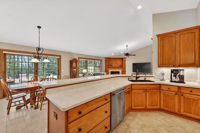 2520 Skyline DRIVE, West Bend, WI 53090