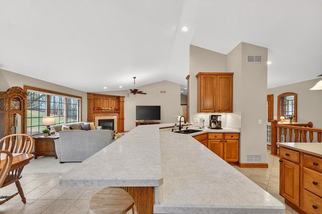 2520 Skyline DRIVE, West Bend, WI 53090
