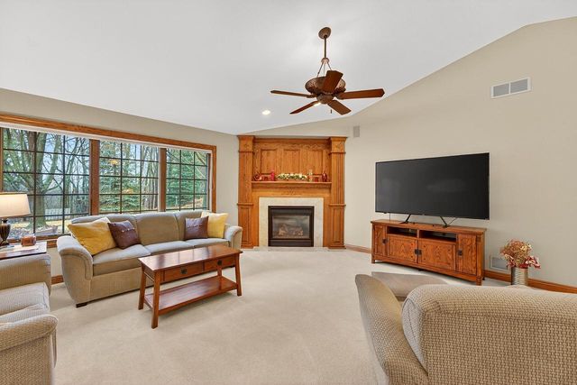 2520 Skyline DRIVE, West Bend, WI 53090