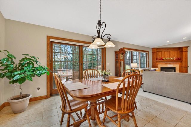 2520 Skyline DRIVE, West Bend, WI 53090