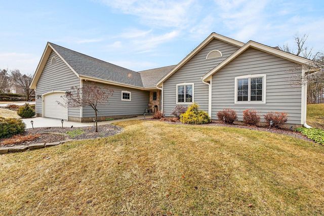2520 Skyline DRIVE, West Bend, WI 53090