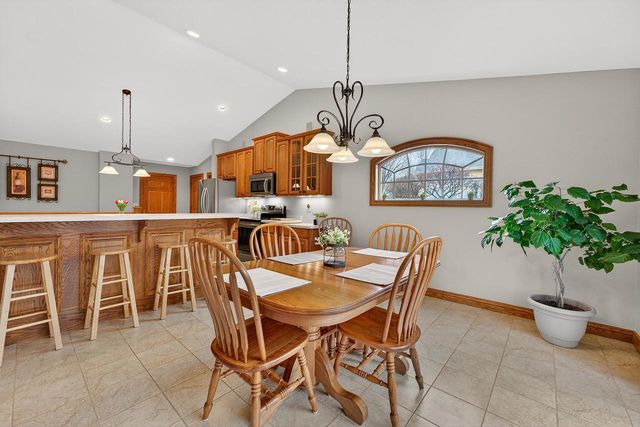 2520 Skyline DRIVE, West Bend, WI 53090