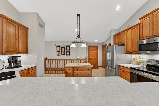 2520 Skyline DRIVE, West Bend, WI 53090