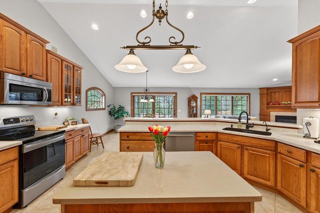 2520 Skyline DRIVE, West Bend, WI 53090