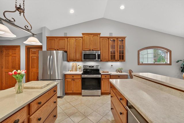 2520 Skyline DRIVE, West Bend, WI 53090