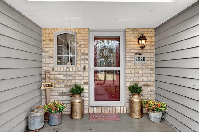 2520 Skyline DRIVE, West Bend, WI 53090