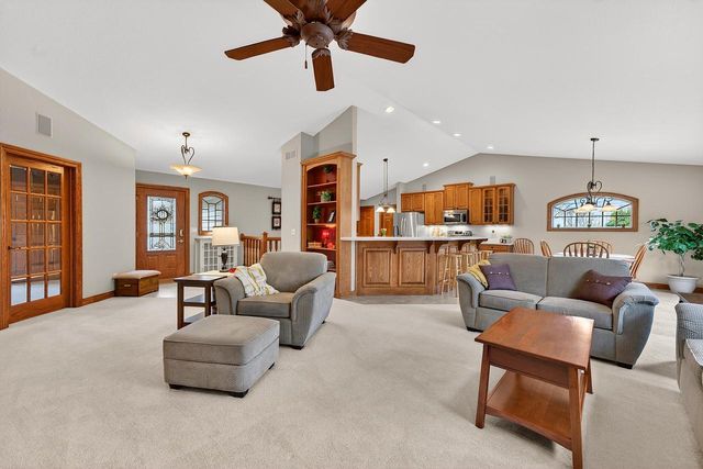2520 Skyline DRIVE, West Bend, WI 53090