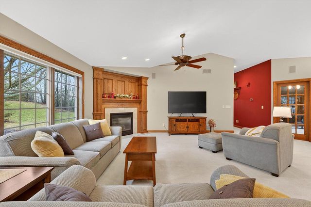 2520 Skyline DRIVE, West Bend, WI 53090