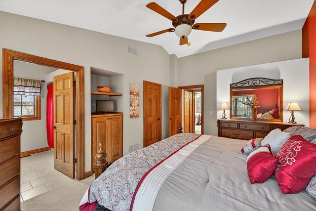 2520 Skyline DRIVE, West Bend, WI 53090