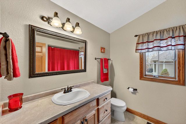 2520 Skyline DRIVE, West Bend, WI 53090