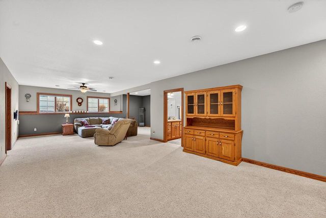 2520 Skyline DRIVE, West Bend, WI 53090