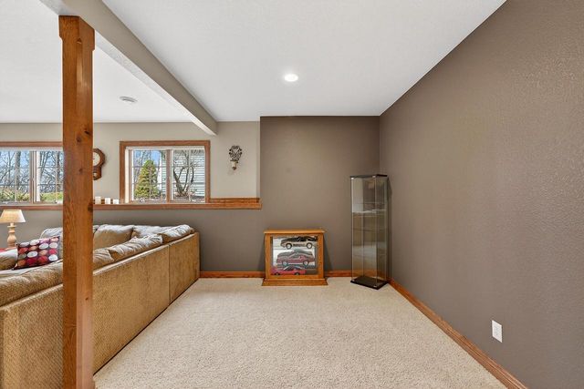 2520 Skyline DRIVE, West Bend, WI 53090