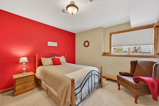 2520 Skyline DRIVE, West Bend, WI 53090