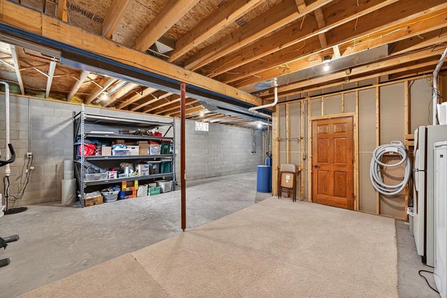 2520 Skyline DRIVE, West Bend, WI 53090