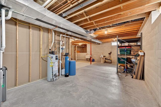 2520 Skyline DRIVE, West Bend, WI 53090