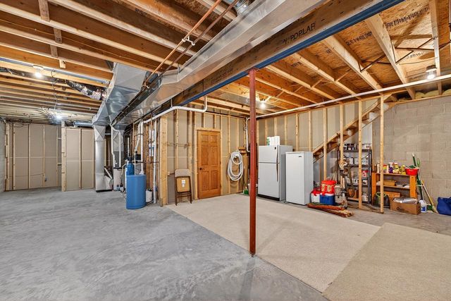 2520 Skyline DRIVE, West Bend, WI 53090