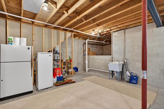 2520 Skyline DRIVE, West Bend, WI 53090