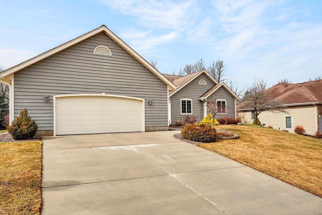 2520 Skyline DRIVE, West Bend, WI 53090