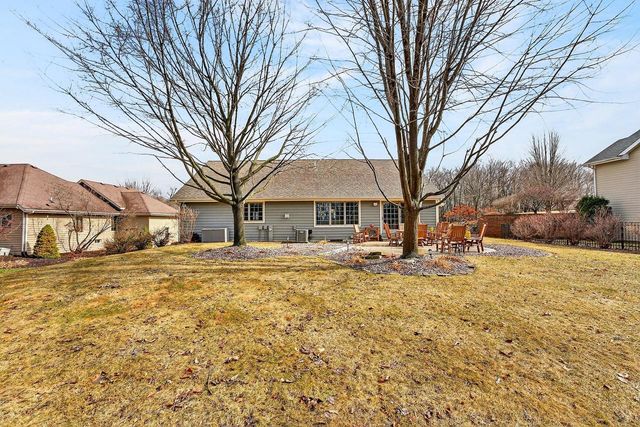 2520 Skyline DRIVE, West Bend, WI 53090