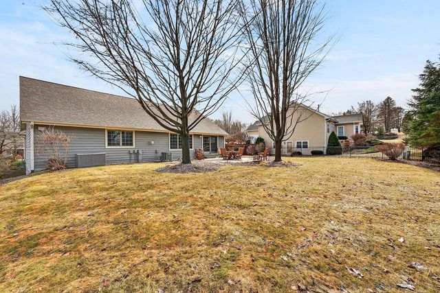 2520 Skyline DRIVE, West Bend, WI 53090