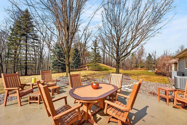 2520 Skyline DRIVE, West Bend, WI 53090