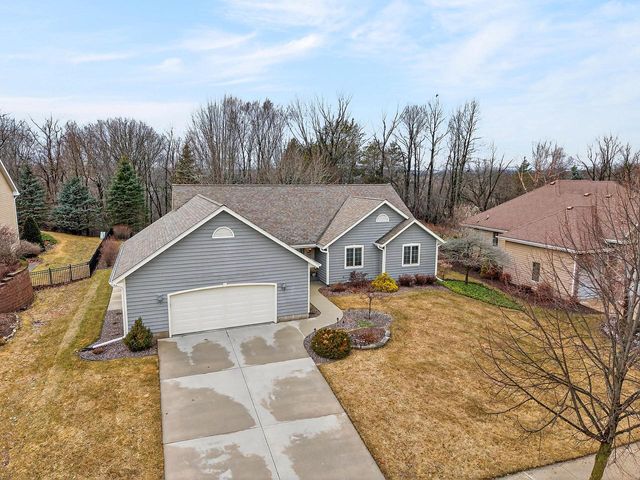 2520 Skyline DRIVE, West Bend, WI 53090