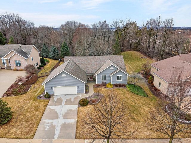 2520 Skyline DRIVE, West Bend, WI 53090
