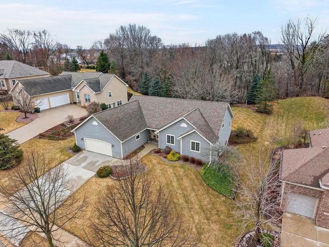 2520 Skyline DRIVE, West Bend, WI 53090
