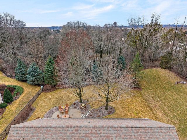 2520 Skyline DRIVE, West Bend, WI 53090