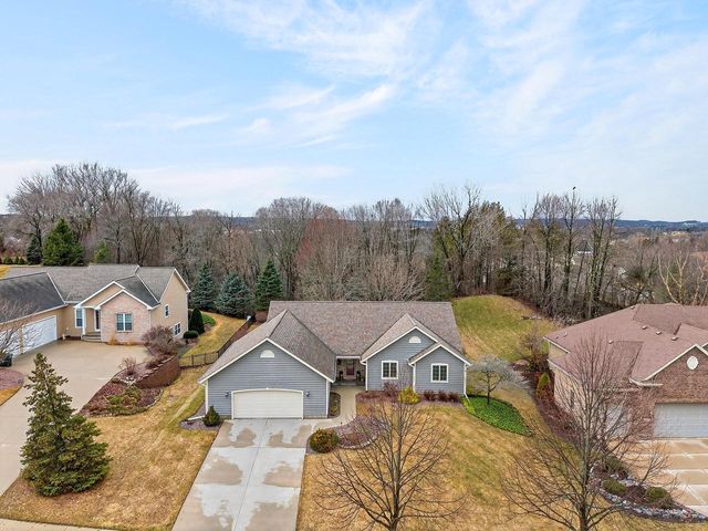 2520 Skyline DRIVE, West Bend, WI 53090