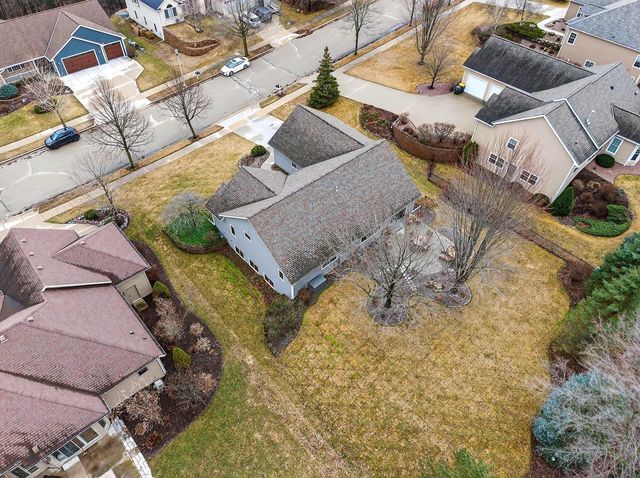 2520 Skyline DRIVE, West Bend, WI 53090
