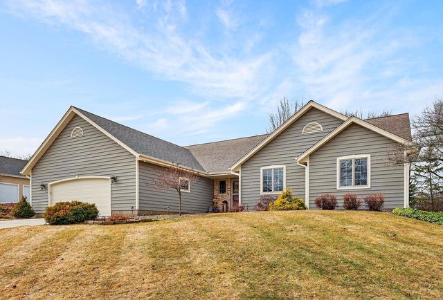 2520 Skyline DRIVE, West Bend, WI 53090