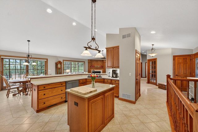 2520 Skyline DRIVE, West Bend, WI 53090