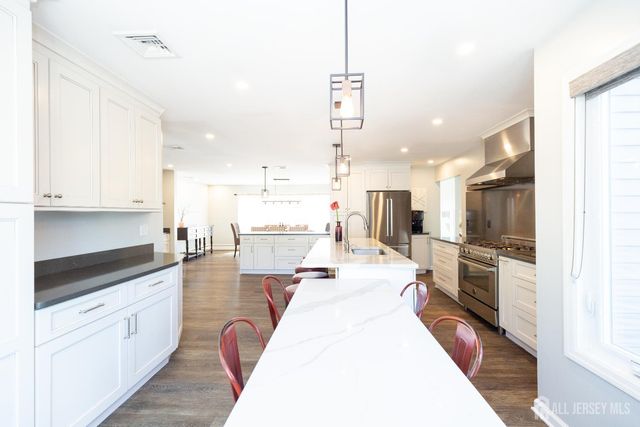 67 Thomas Place, Edison, NJ 08837