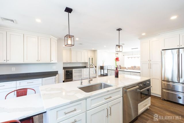 67 Thomas Place, Edison, NJ 08837