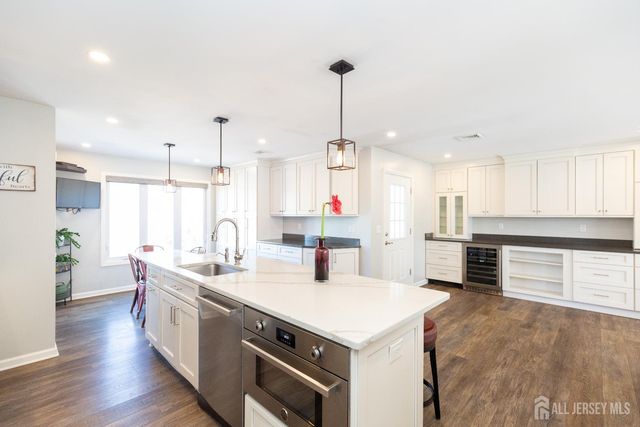 67 Thomas Place, Edison, NJ 08837