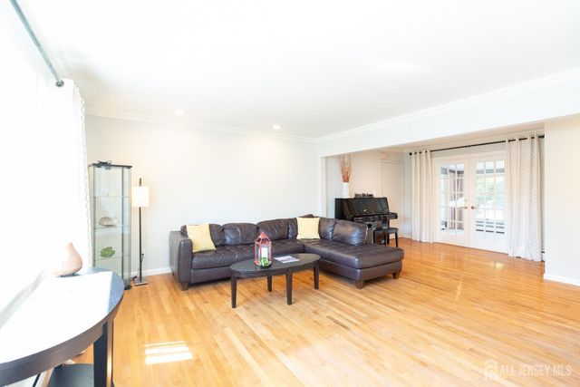 67 Thomas Place, Edison, NJ 08837