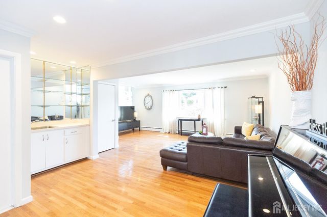 67 Thomas Place, Edison, NJ 08837