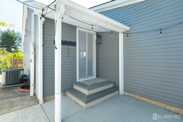 67 Thomas Place, Edison, NJ 08837