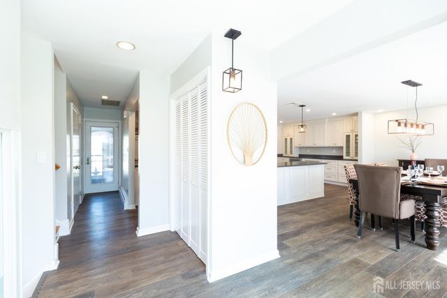 67 Thomas Place, Edison, NJ 08837