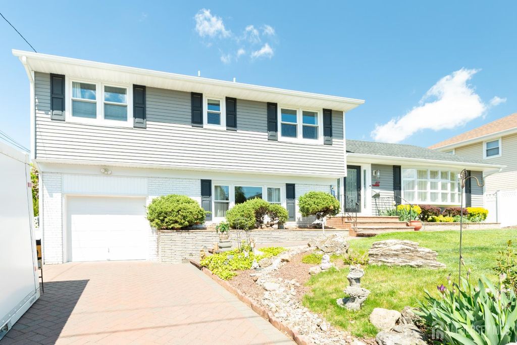 67 Thomas Place, Edison, NJ 08837
