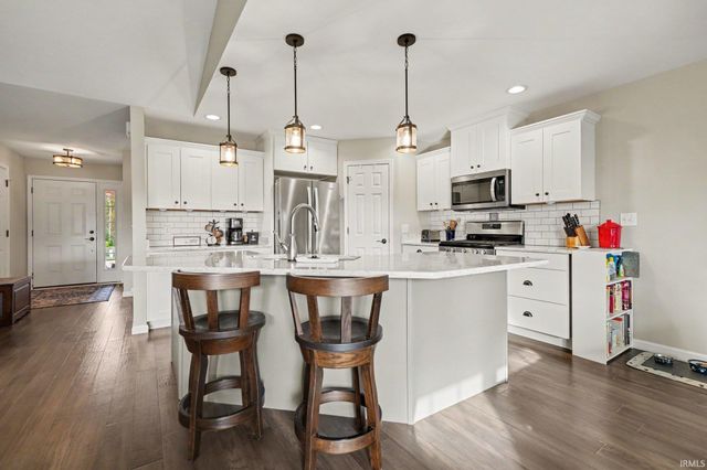 242 River Park Drive, Middlebury, IN 46540