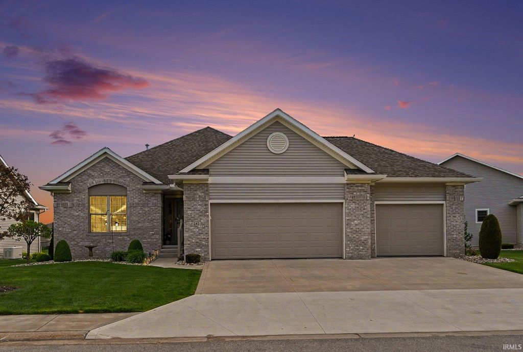242 River Park Drive, Middlebury, IN 46540