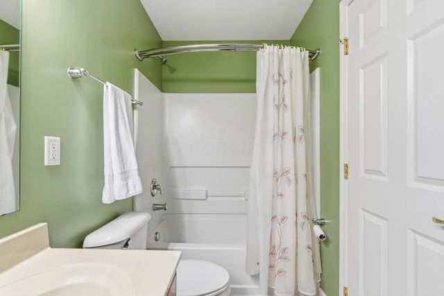 3240 Belstead Drive, Grove City, OH 43123