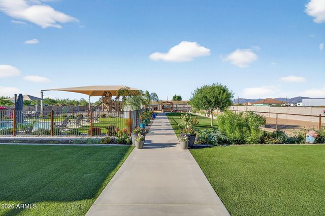 1124 E LOVELAND Lane, San Tan Valley, AZ 85140