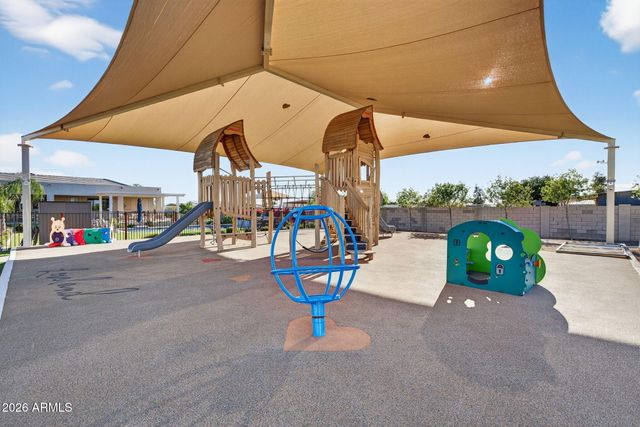 1124 E LOVELAND Lane, San Tan Valley, AZ 85140