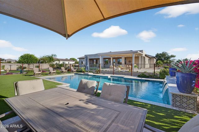 1124 E LOVELAND Lane, San Tan Valley, AZ 85140