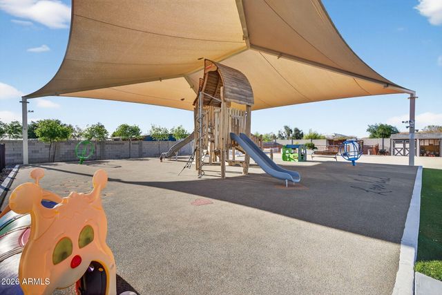 1124 E LOVELAND Lane, San Tan Valley, AZ 85140