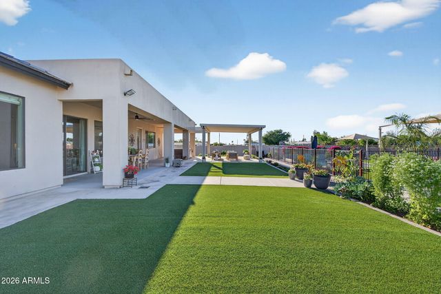 1124 E LOVELAND Lane, San Tan Valley, AZ 85140