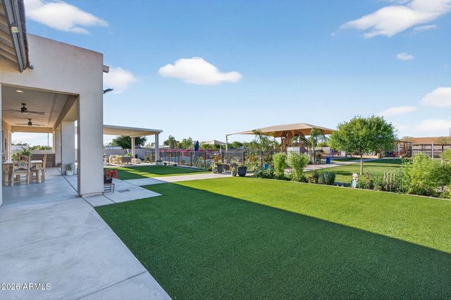 1124 E LOVELAND Lane, San Tan Valley, AZ 85140